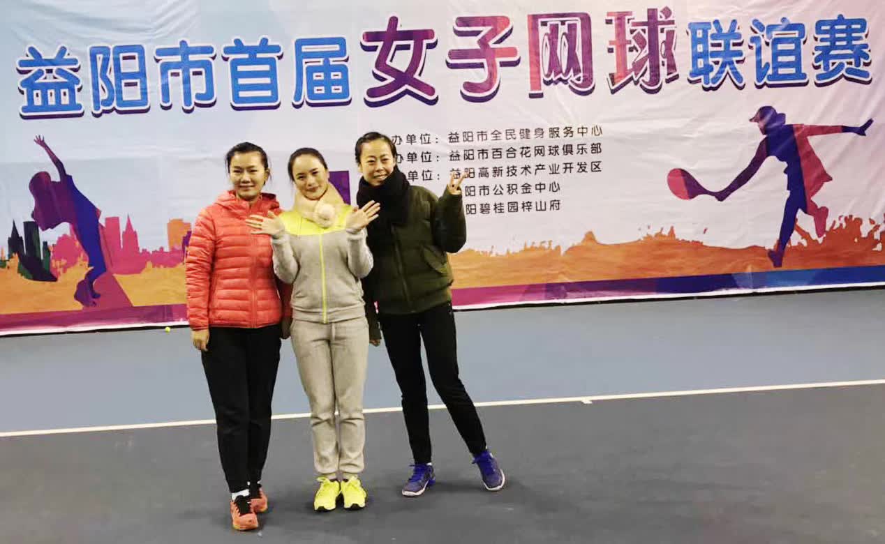 精英组甲:盘玉香(中),刘时贵(右),肖婷荣(左)比赛设有精英组和