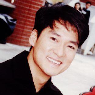 1993年,一曲《花心》奠定了周华健华语歌坛国民歌王的基础