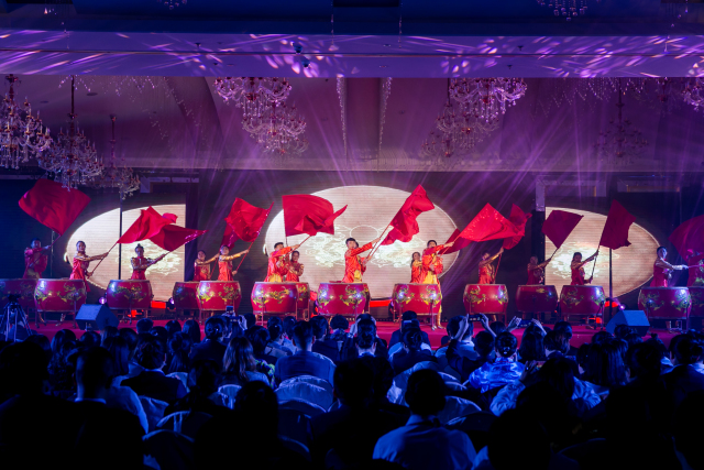 【威海紫光向着未来生长】年会节目展播——开场舞《狮舞东方》