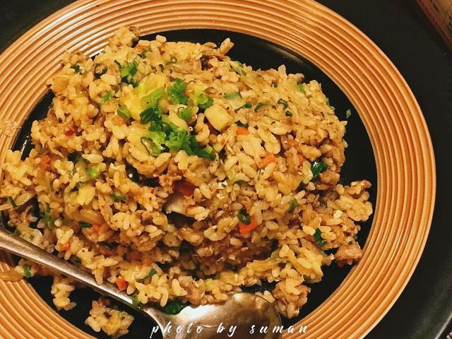 牛肉泡菜炒飯,很有味道的一道主食.一人食都很多.米飯軟糯.