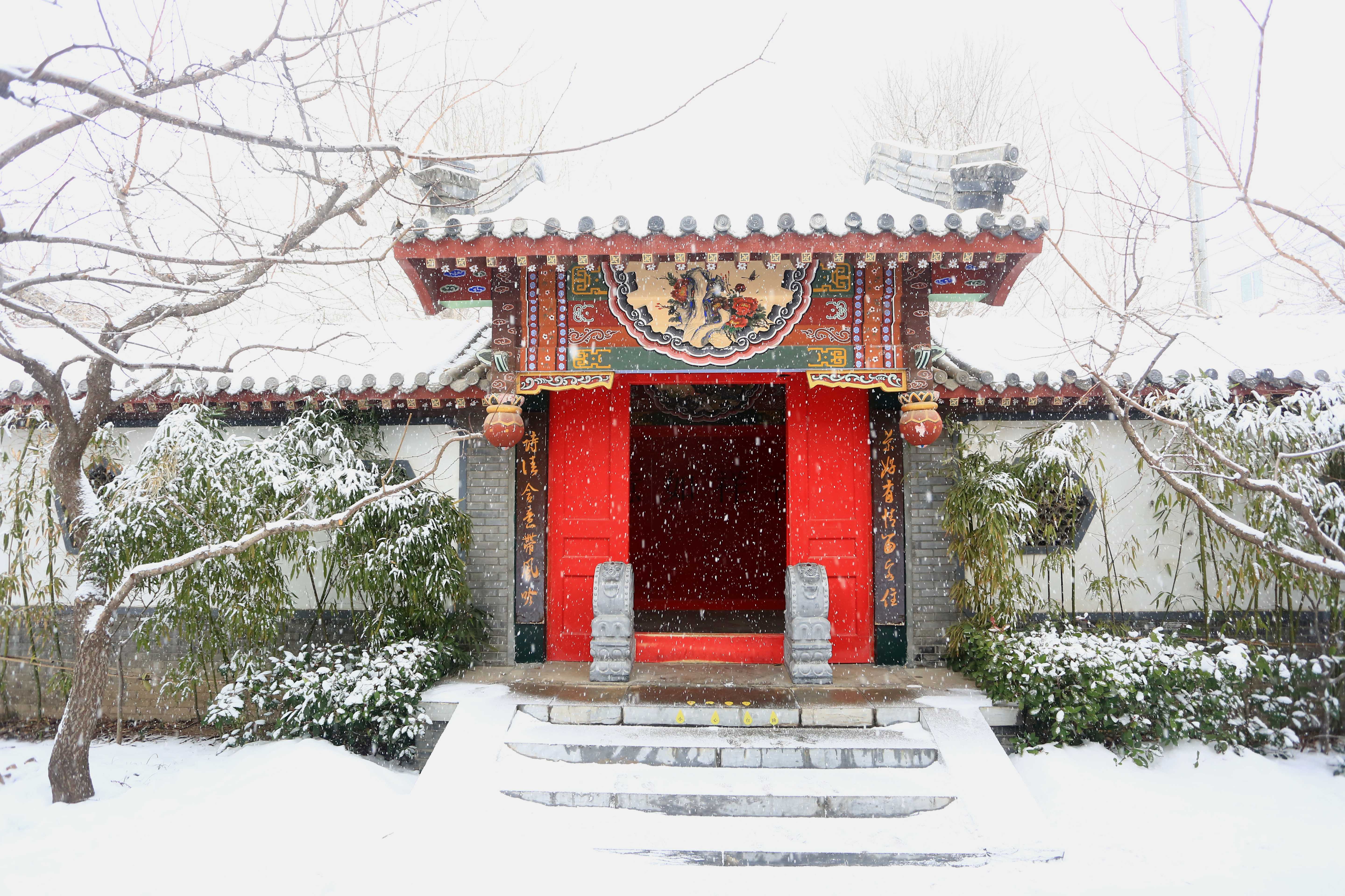 郑州近郊深藏一诗意花园四合院老火车雪景如画