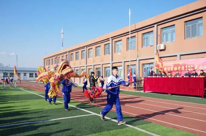 2015年塘沽盐场中学就成立了舞龙队飞镲队还举行了大沽街道非物质文化