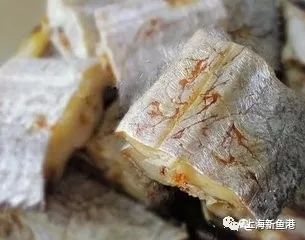 製作風帶魚其實也很簡單,但是原材料十分講究,必須是東海當季的帶魚