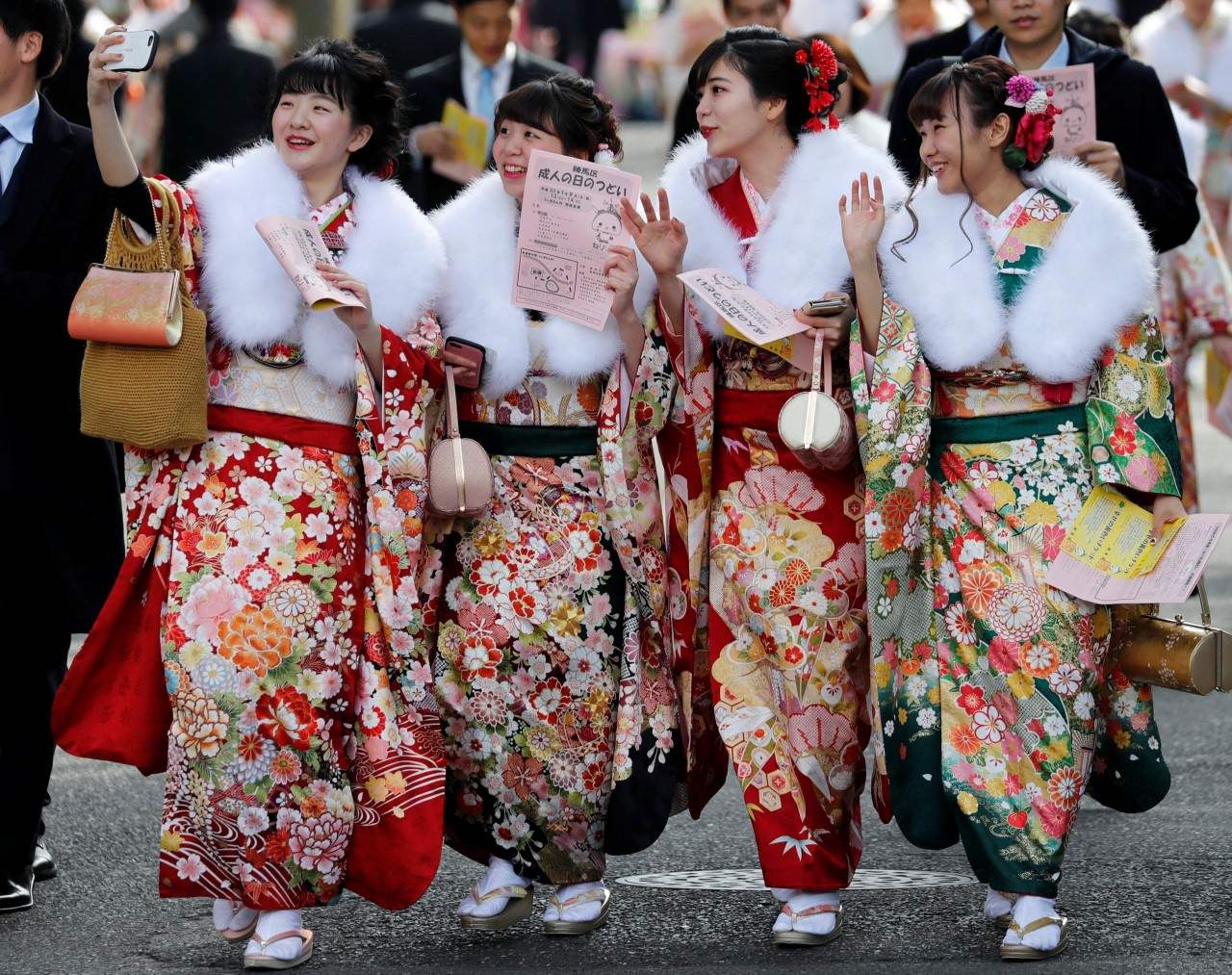 东京流失的本地人由外国人补充 从成人式来看日本 少子老龄化