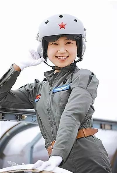 李敏女飞行员图片