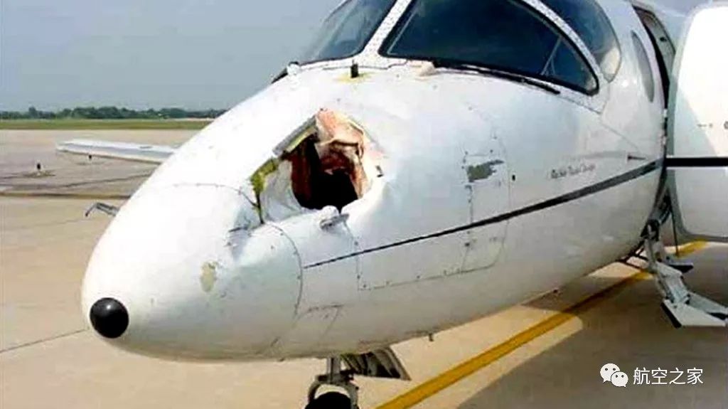 飞机拉杆事故图片