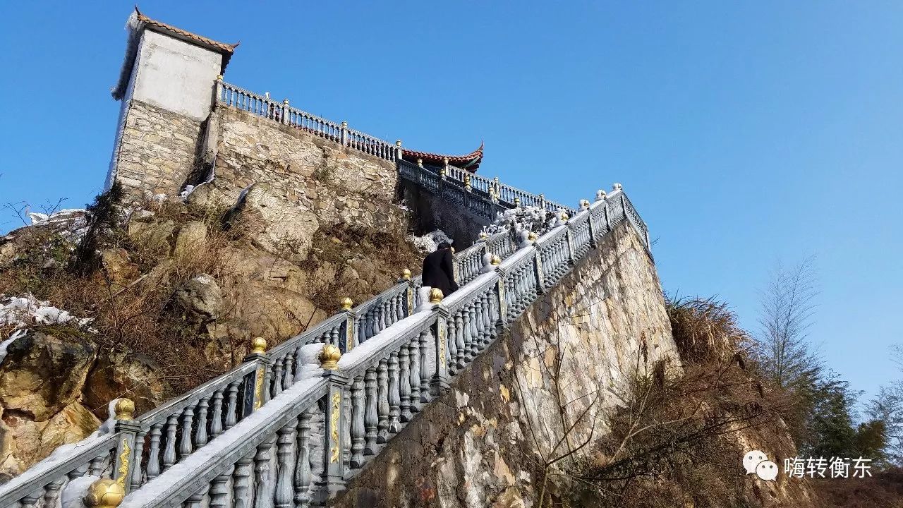 蓬源鎮位於衡東縣東北部,鳳凰山群峰聳立,直刺蒼穹,成為衡東縣與株州