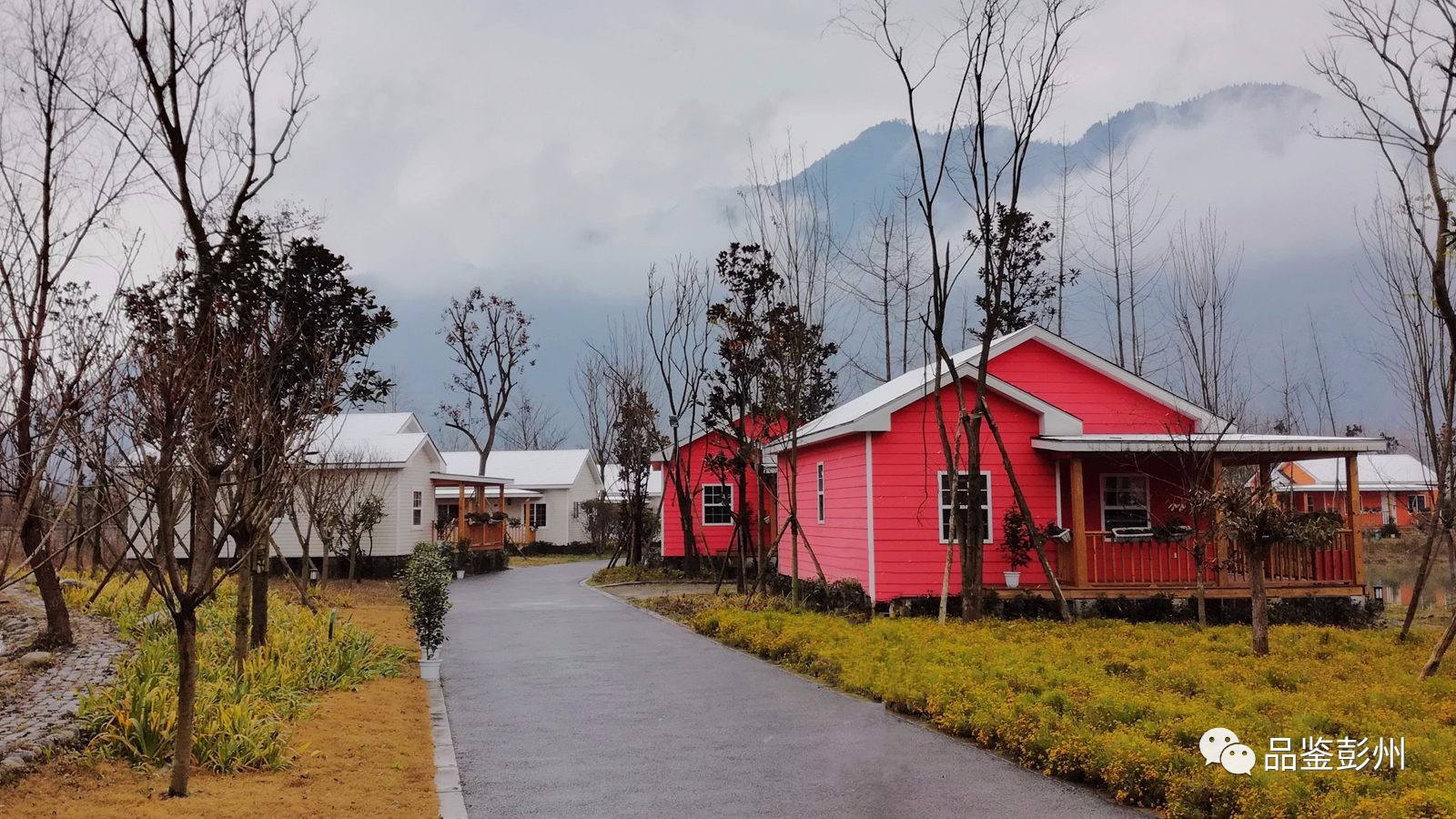 快来小鱼洞住特价湖畔木屋看雪景咯