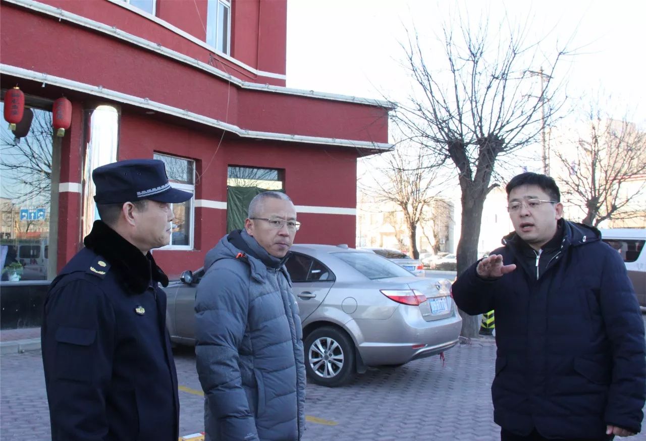 关注 居民反映盲道私装地锁,上午顺义副区长直奔现场