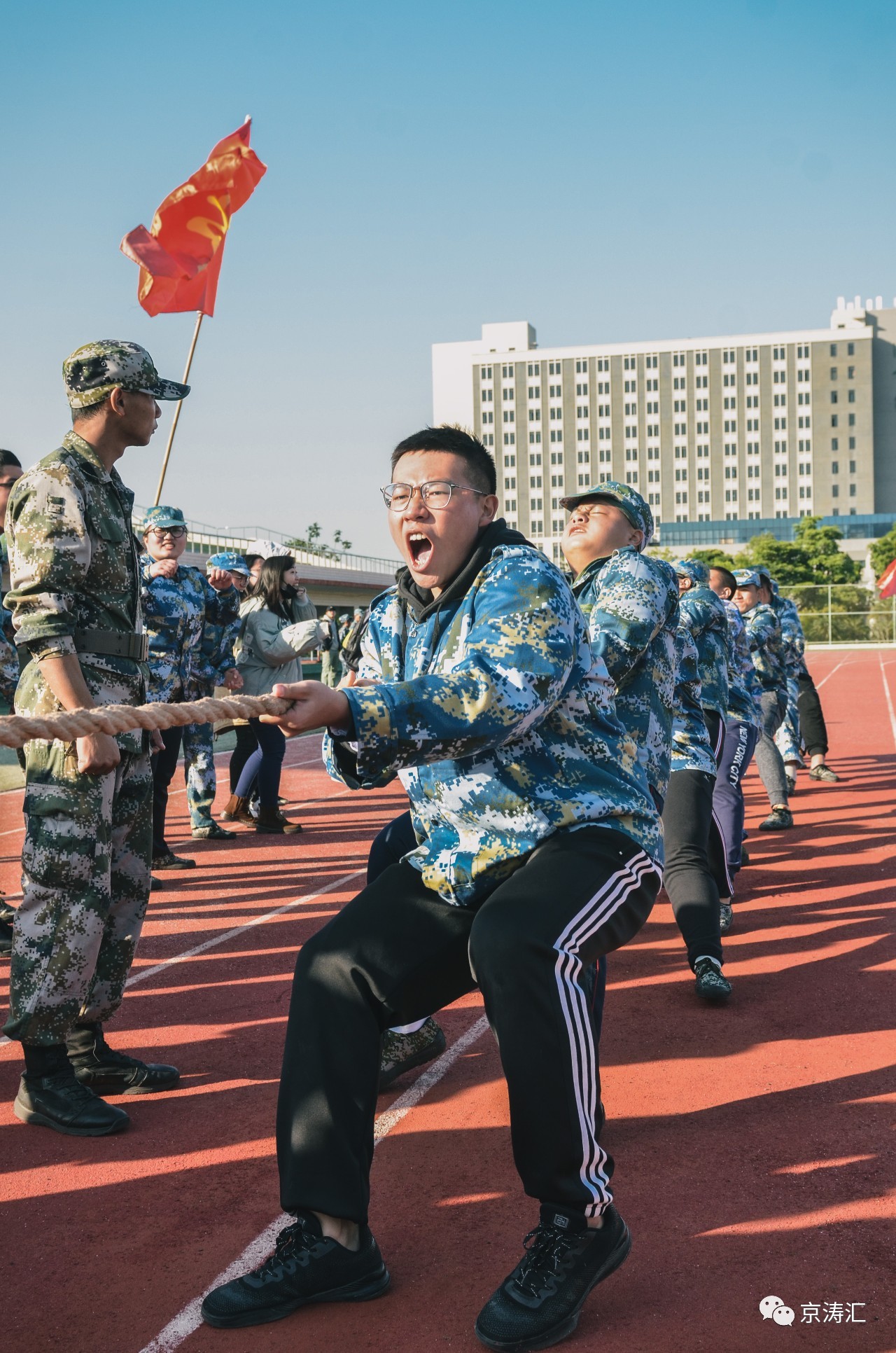 军训独家今天头条留给拔河场上的你们