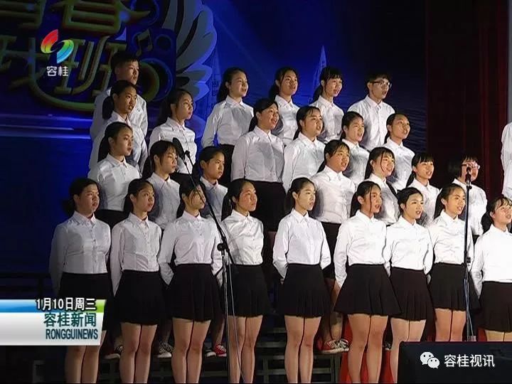 80人合唱队形图片