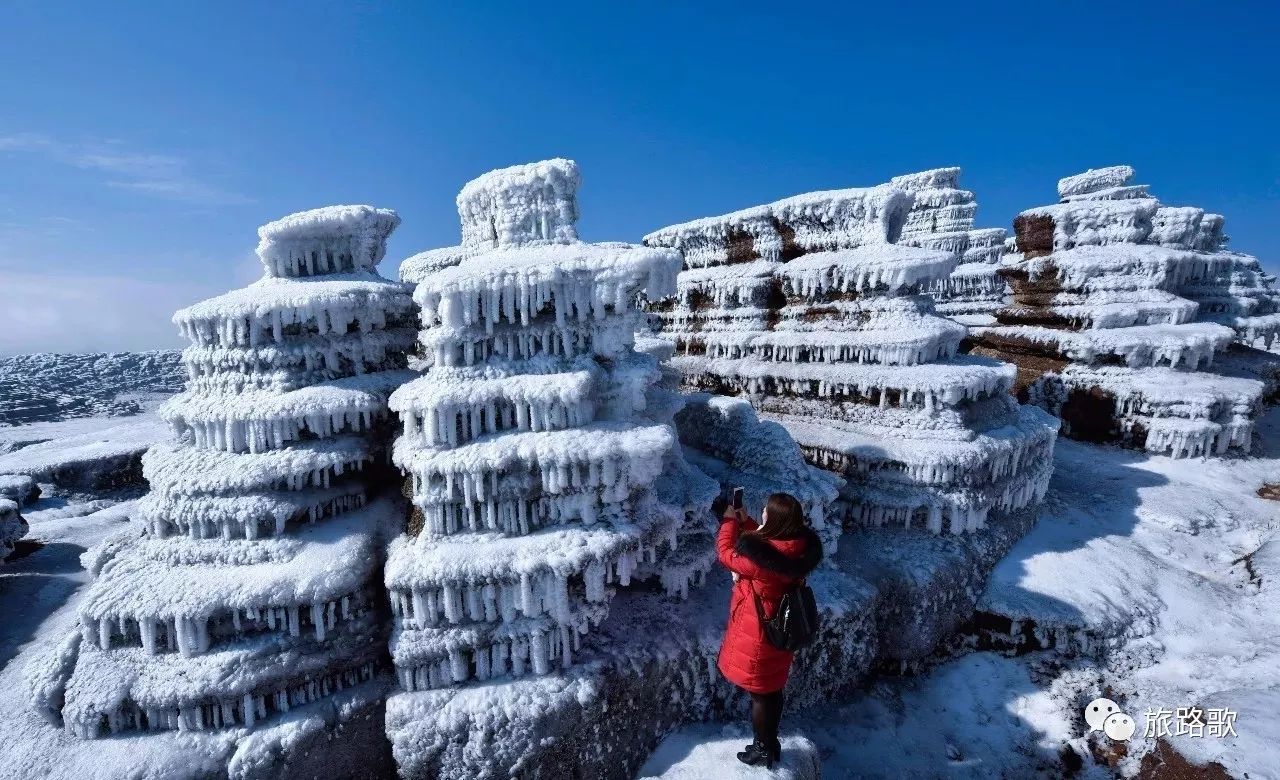 松桃红石林景区雪景图片