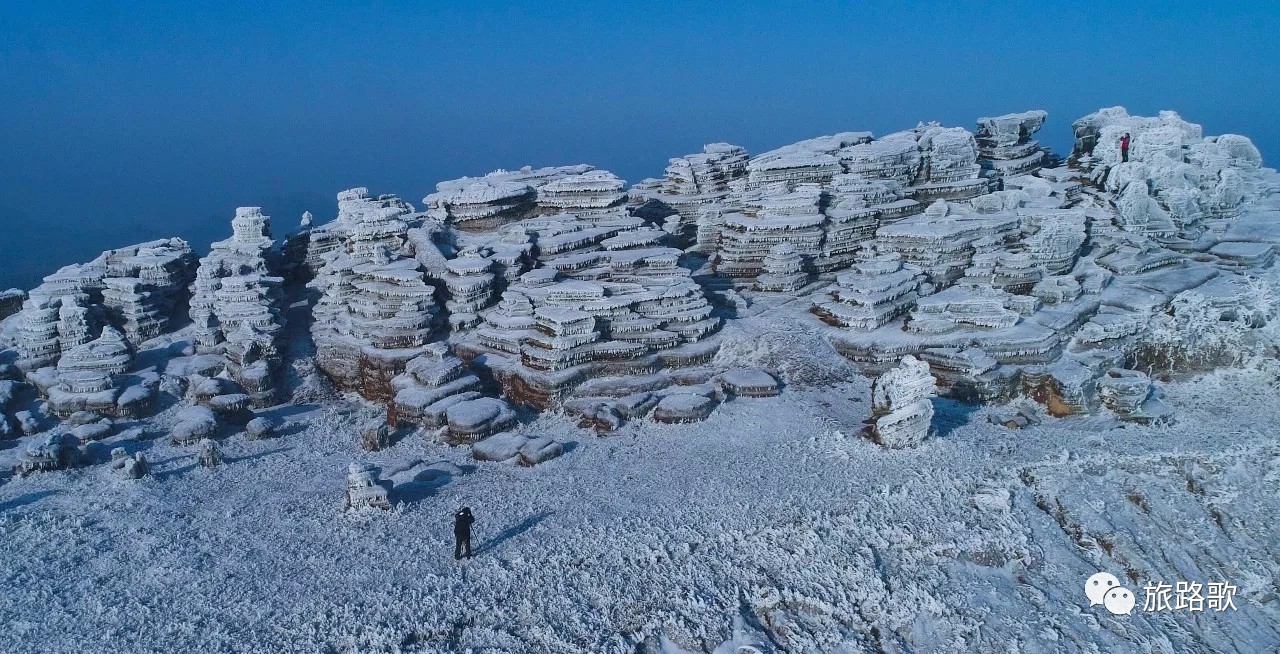 松桃红石林景区雪景图片