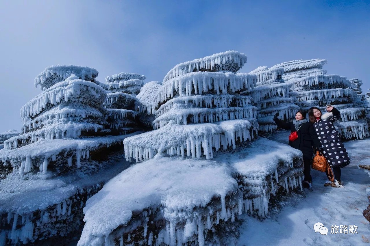 松桃红石林景区雪景图片