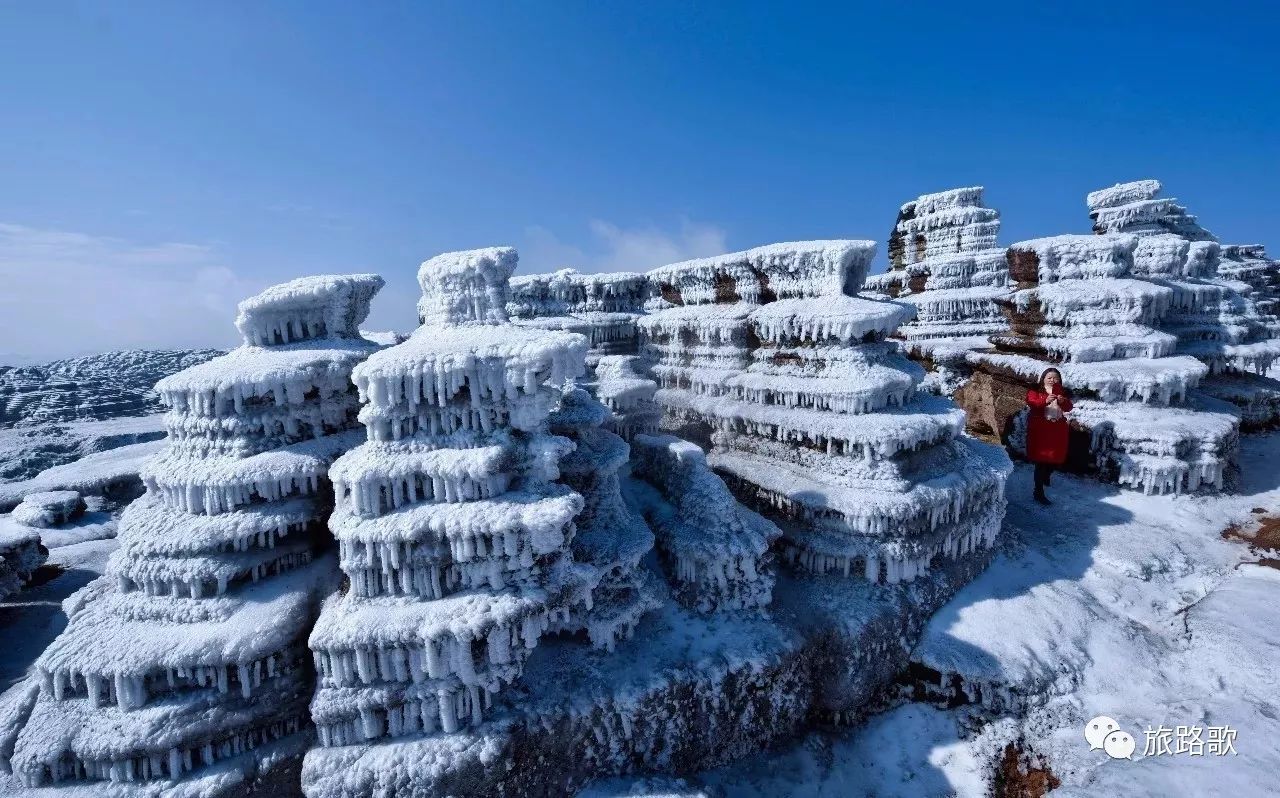 松桃红石林景区雪景图片