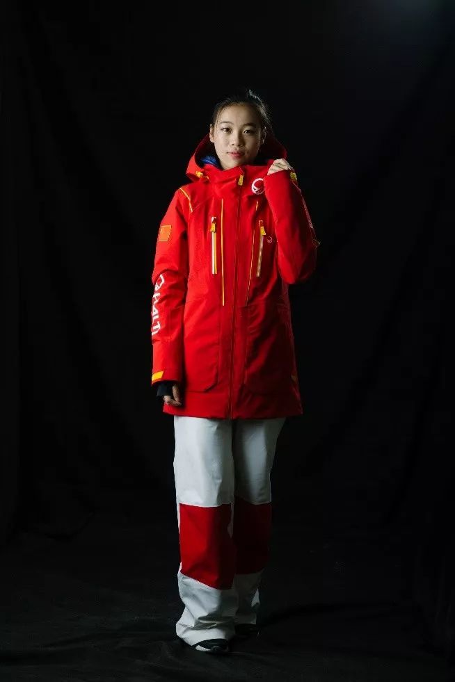 中国冬奥会滑雪队服图片