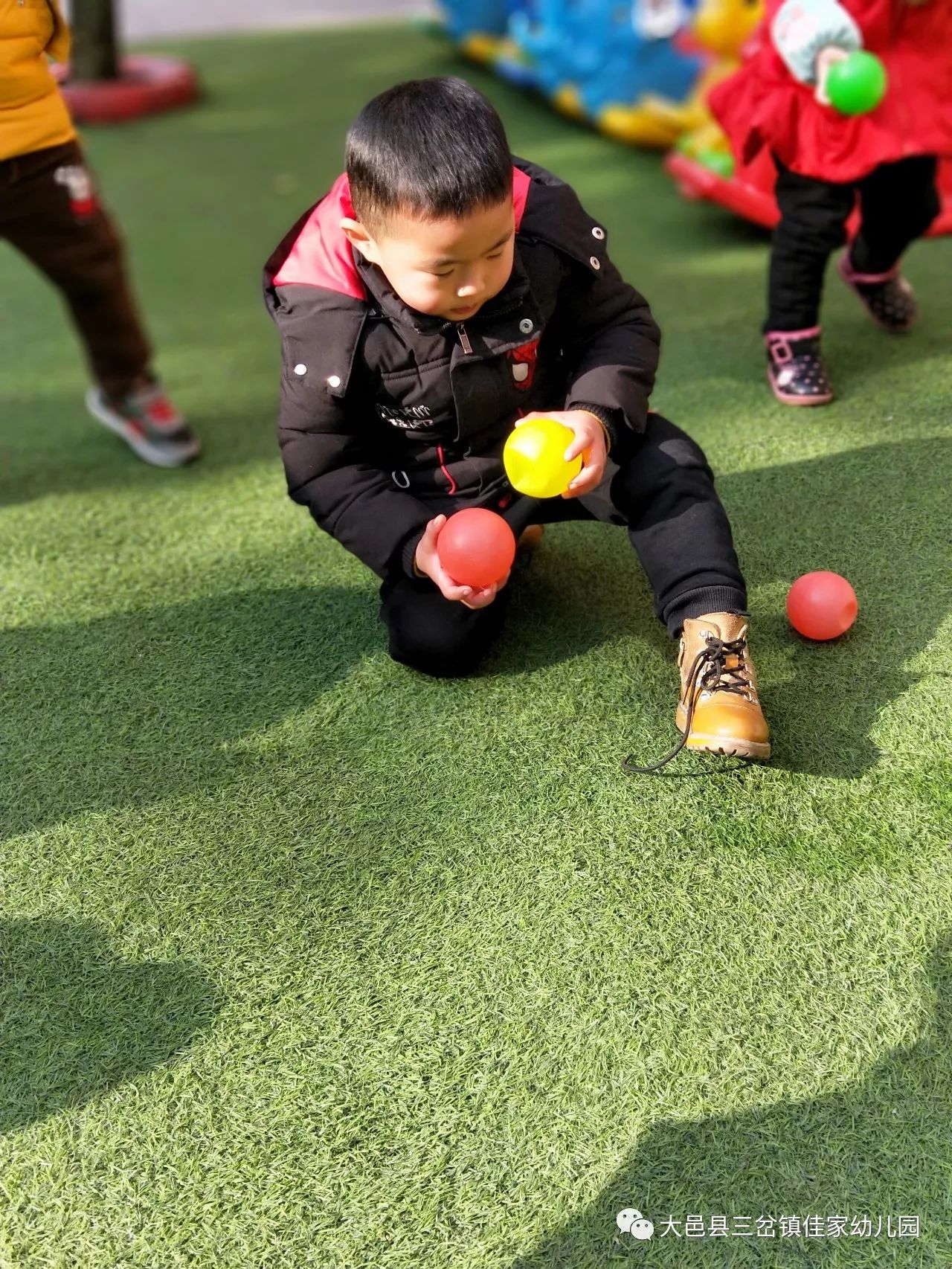 球球飞上天喽佳家幼儿园体能活动抛球