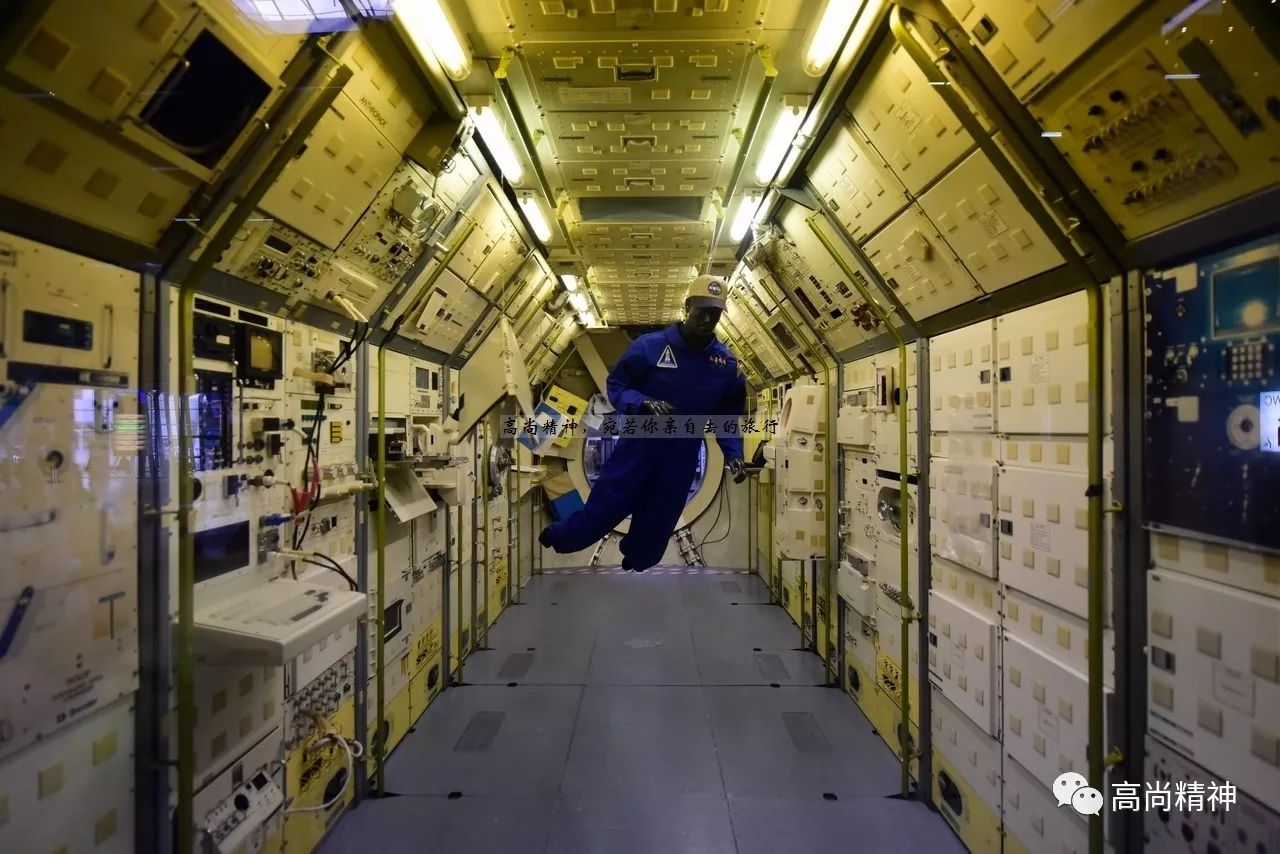的航天器内部最后,放一张2013年拍自茹科夫斯基航天飞机全尺寸模型