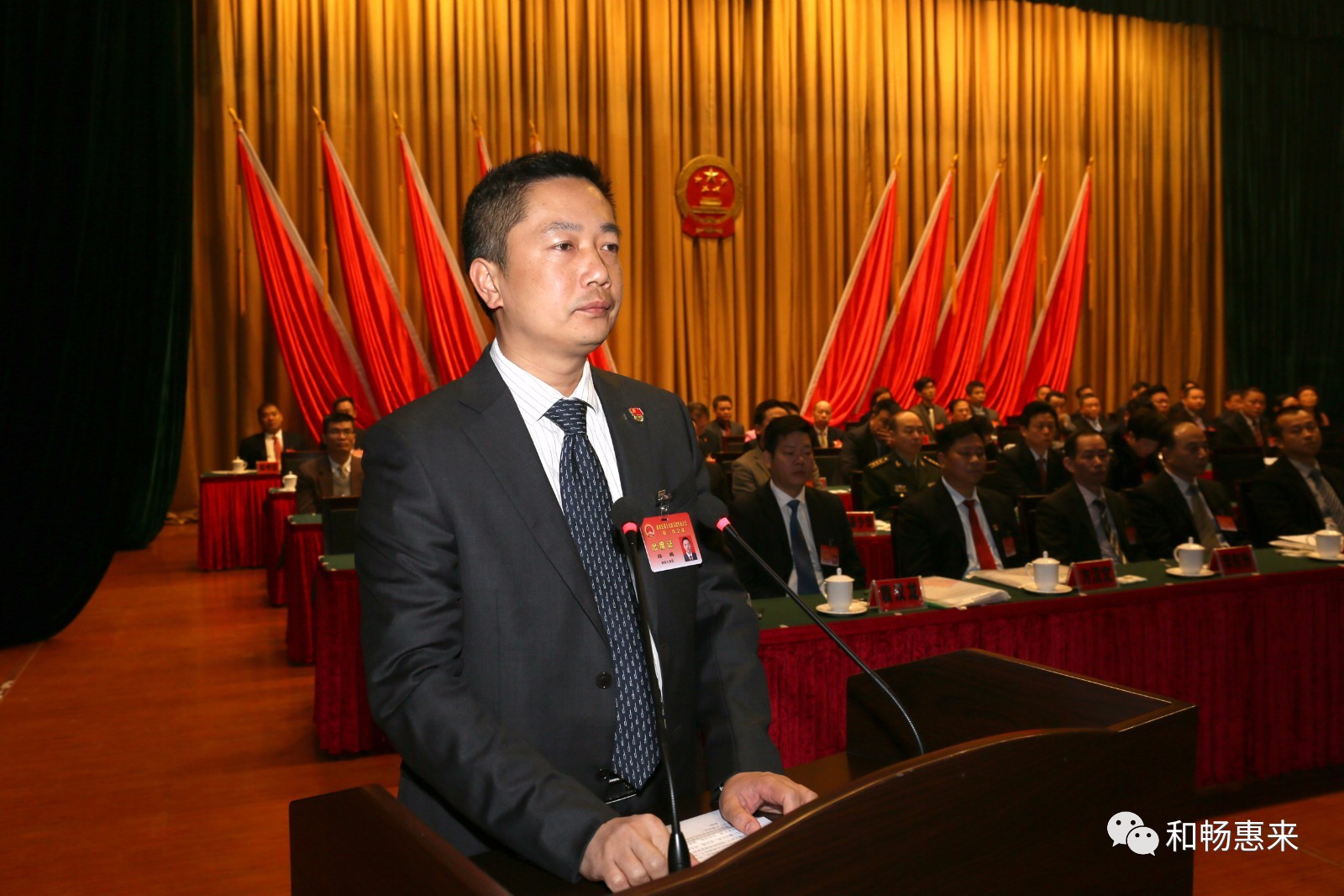 县长邱鹏1月10日,惠来县十五届人民代表大会三次会议经过全体代表的