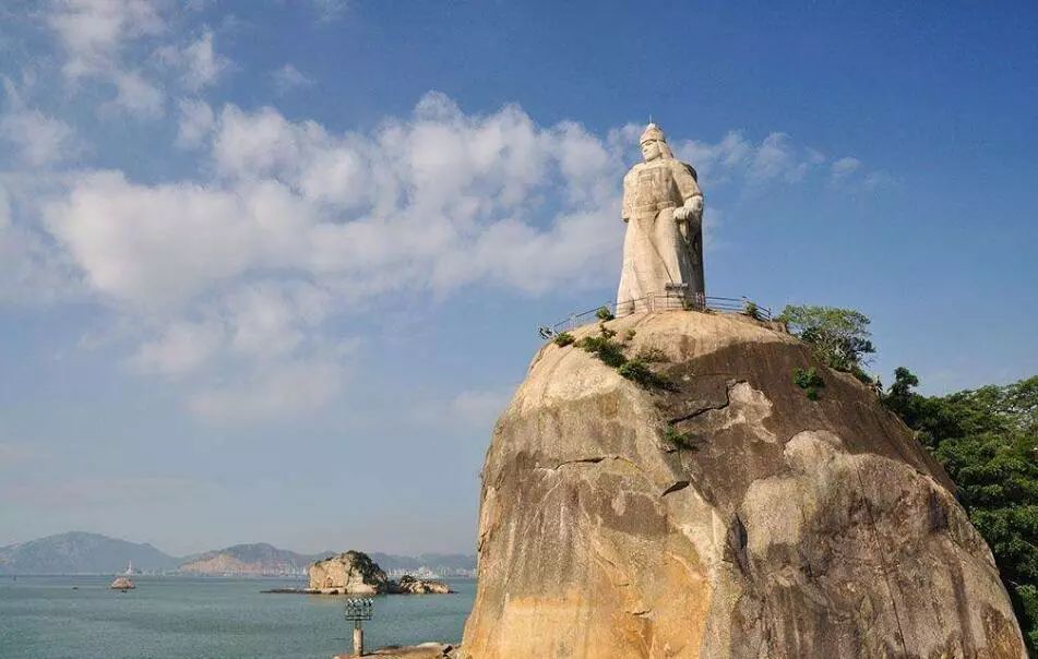 萬國建築博覽萬國建築博覽不是一棟建築的名字,而是鼓浪嶼島上各種