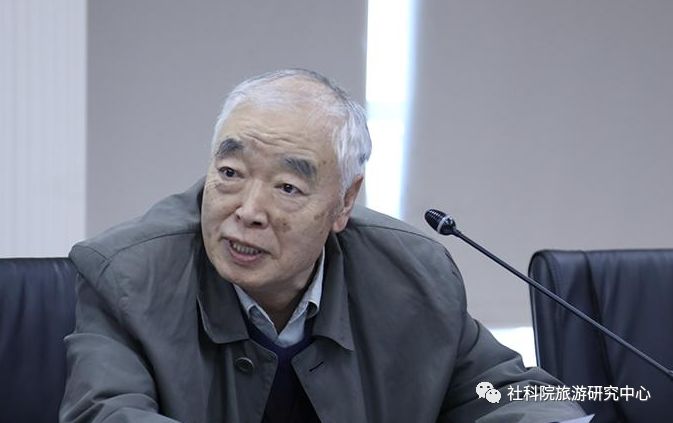 旅游研究中心学术顾问李明德主持会议中国社会科学院科研局副局长赵芮