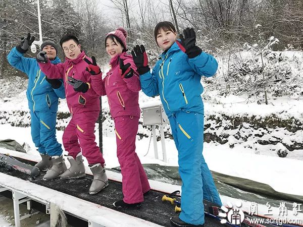 光雾山大坝滑雪场冰雪天地的梦幻体验