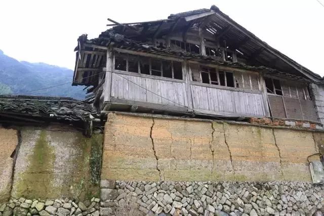 田地村全村136户,780人,其中,有700人姓李,系福建观察使李诲派六世祖