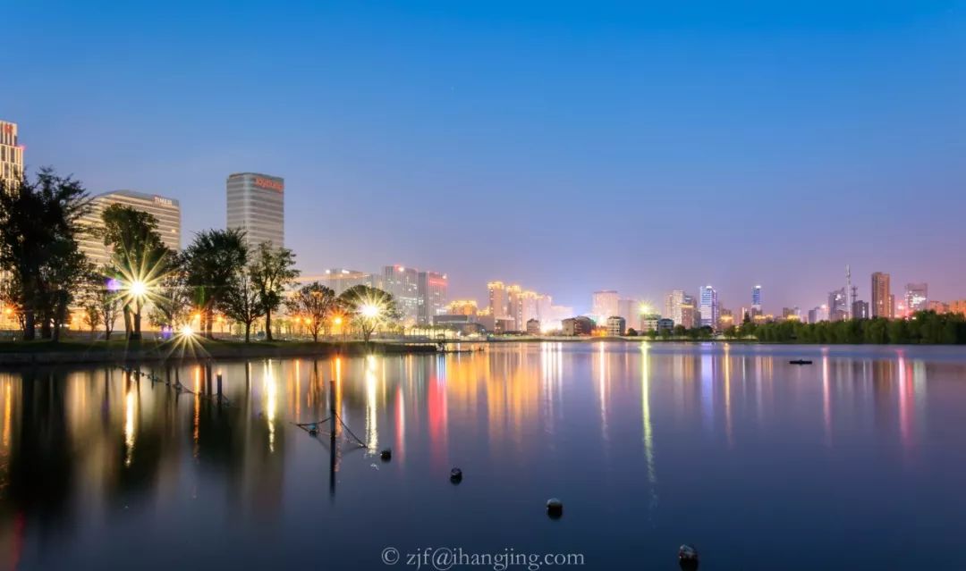 又多了一大波讓人心曠神怡的公園 成了鋼筋水泥之間的一股清流 濱江