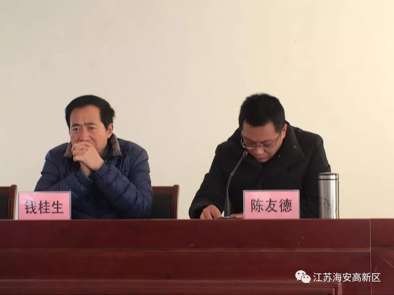 选举结束后,新当选的工会主席陈友德代表二届工会委员会作了表态发言.