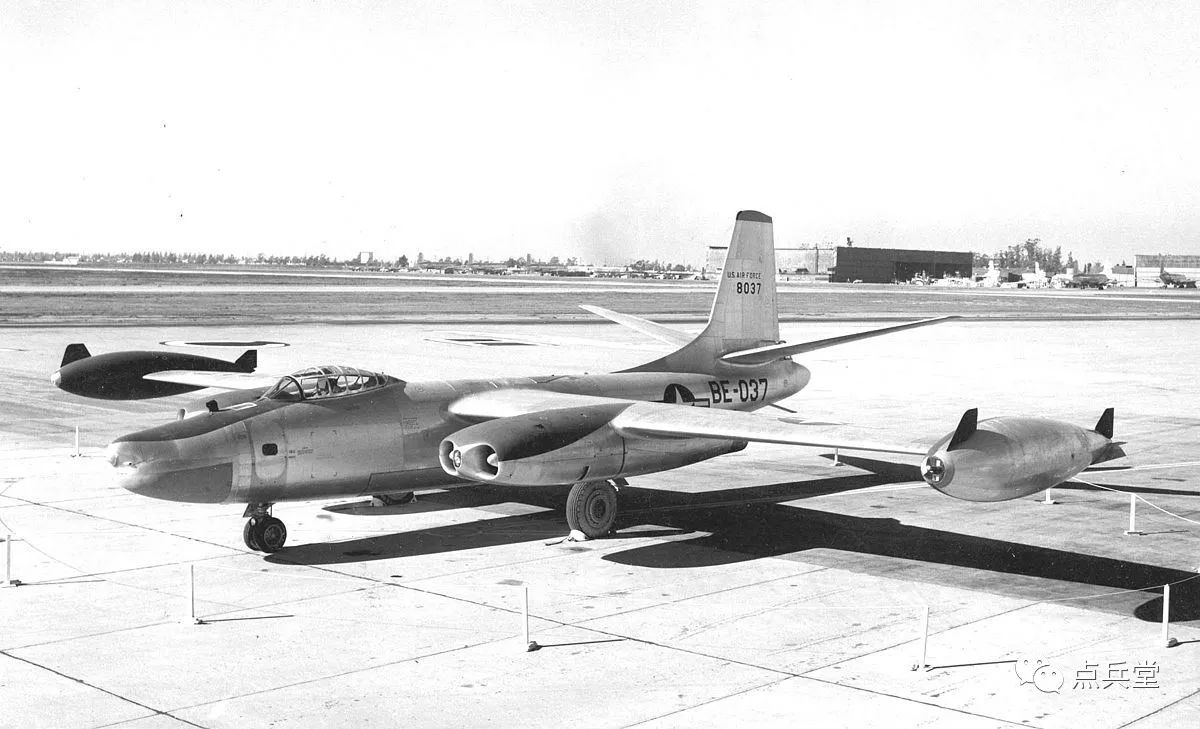 RB-57D高空侦察机图片