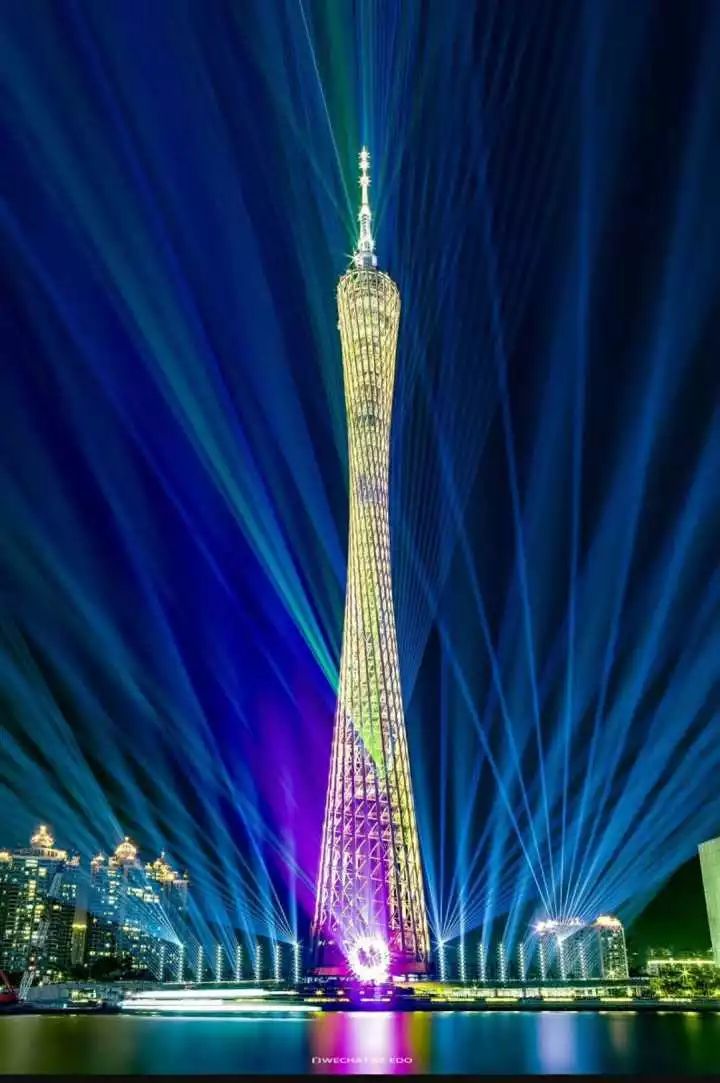 广州塔建筑总高度600米,其中主塔体高450米,天线 高150米,以中国第一