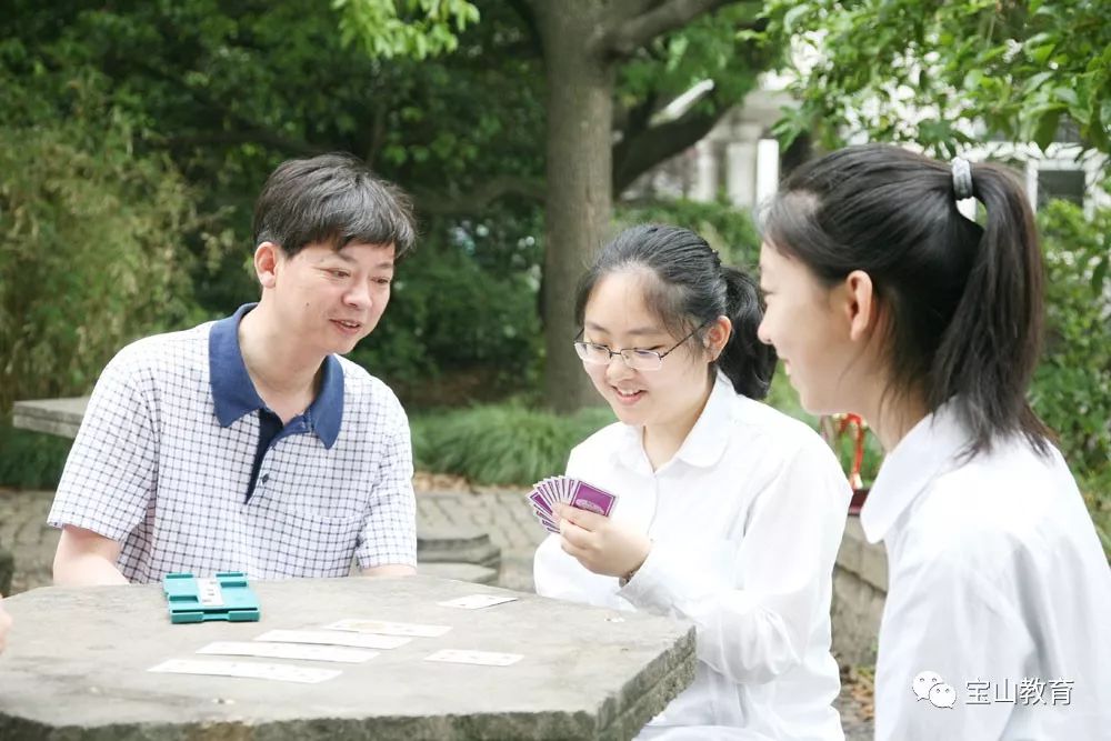 师道周周看师道张哲人昨天开播做每天让学生看得到的校长