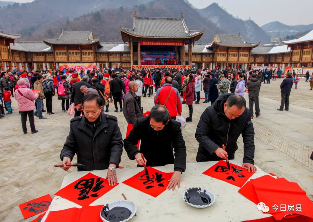 柳樹埡滑雪土城品黃酒縣城泡溫泉房縣精品旅遊線路不要讓寒冬限制你的