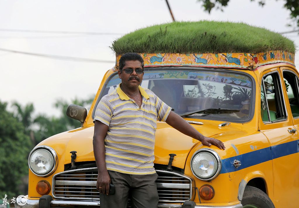 印度加尔各答,40岁的出租车司机dhananjay chakraborty把车打造成了