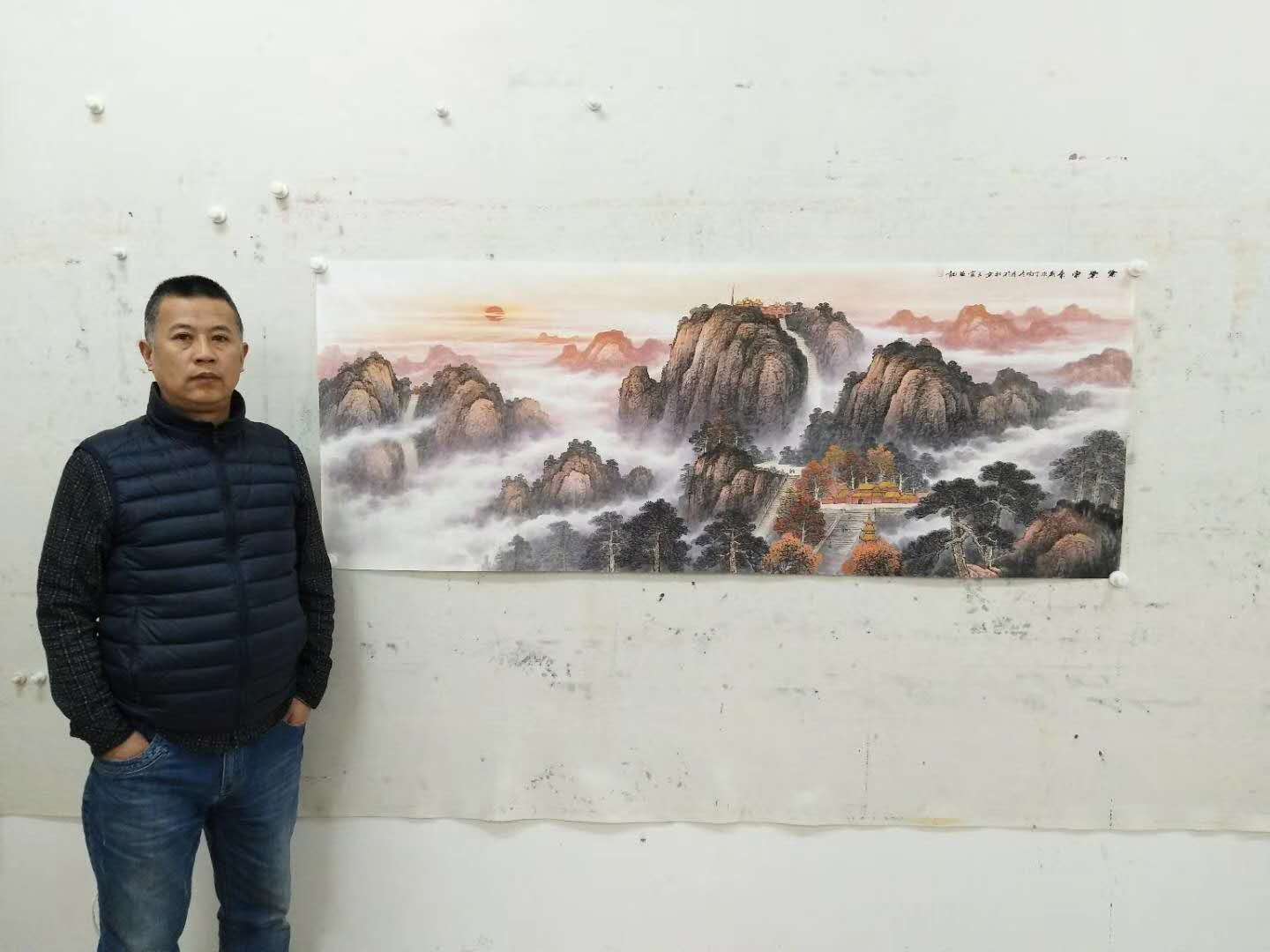 画家王宁和自己作品合影实拍!