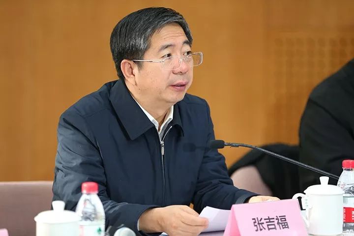 中共山西省委常委,大同市委书记张吉福参加了座谈会.