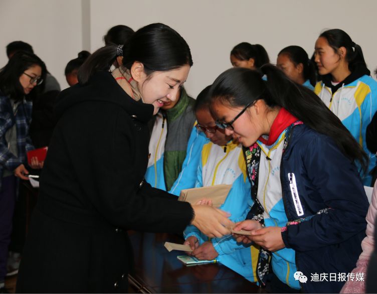 1月12日,共青团迪庆州委走进迪庆州藏文中学,香格里拉中学和迪庆州