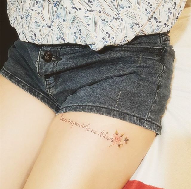 女生大腿纹身 简单图片
