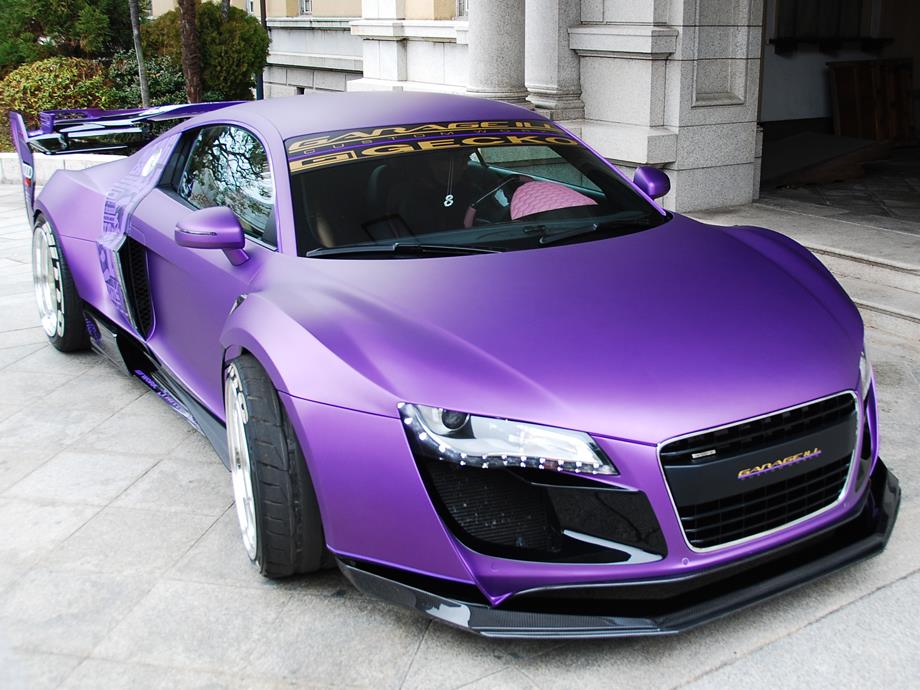 骚气满满的紫色加上科幻十足的尾翼这部r8像不像部玩具车呢