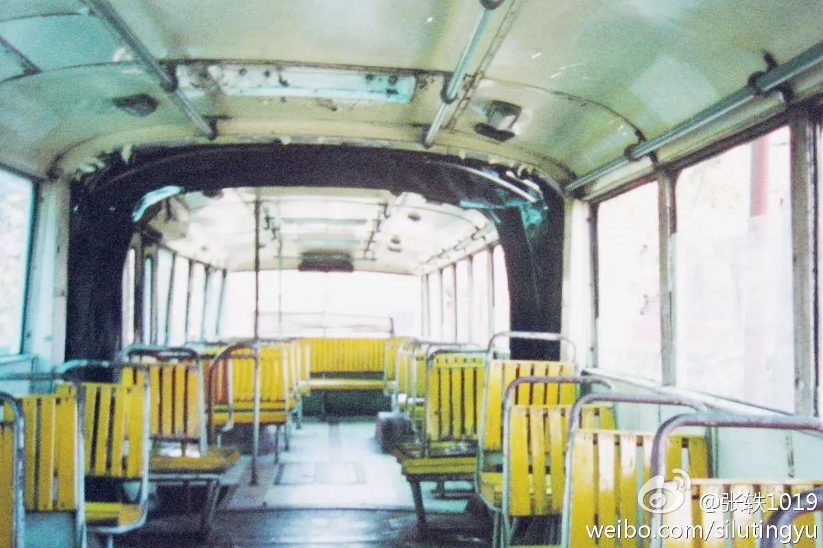 80年代的公交车我曾以为坐着它能去全世界