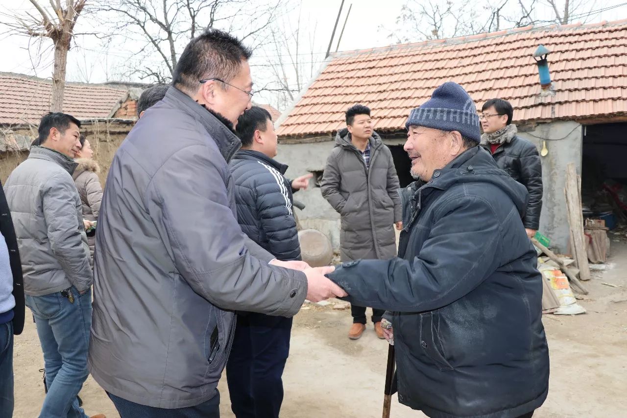 泰安市環衛處聯合泰山小紅帽公益發展中心慰問寧陽縣葛石鎮三埠村貧