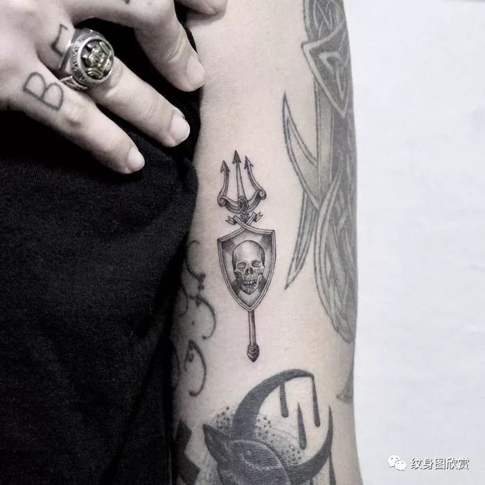 海王三叉戟纹身图案图片
