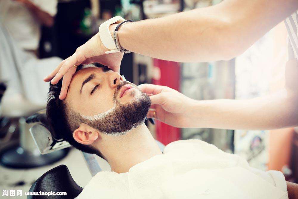 季涵老师男人刮脸要讲究护肤技巧避免对皮肤造成伤害
