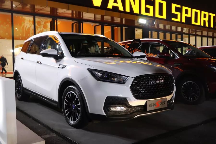 8萬多就能買,軸距2.8米大5座suv,君馬s70上市