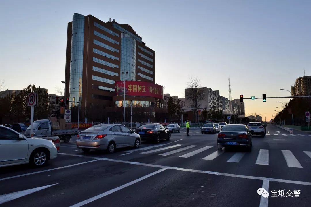 路口概况:宝坻区建设路与南关大街交口,由天津市公安宝坻分局交警支队