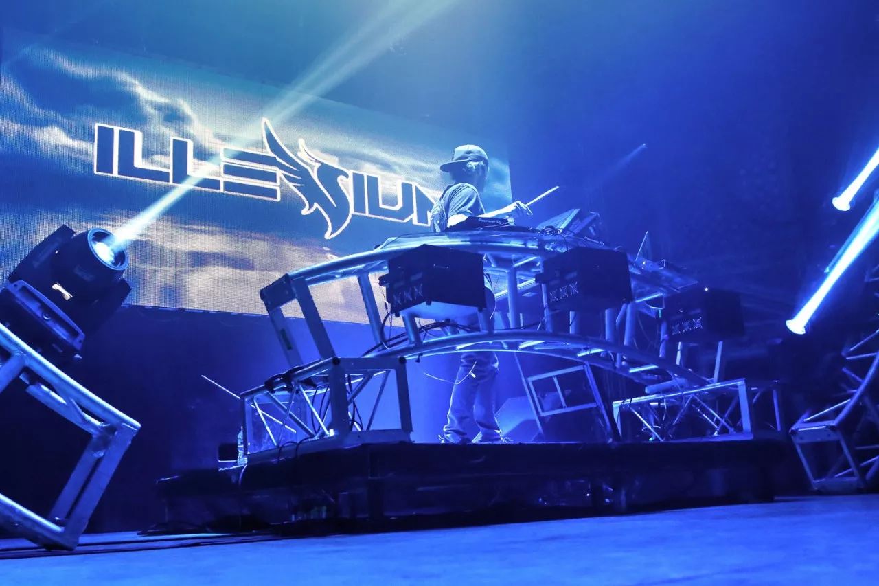 凤凰之子illenium,一场与现实隔离的live set梦幻现场!