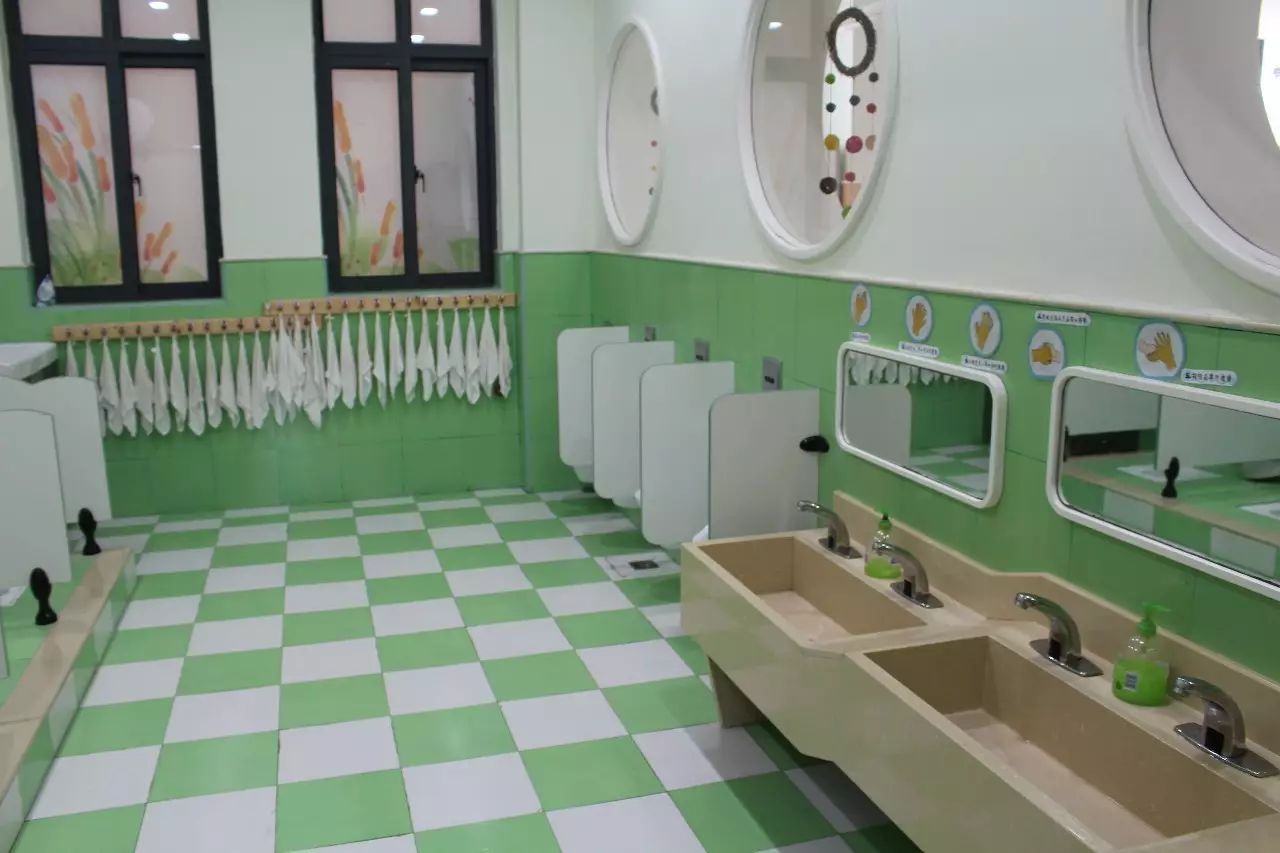 幼儿园盥洗室照片图片