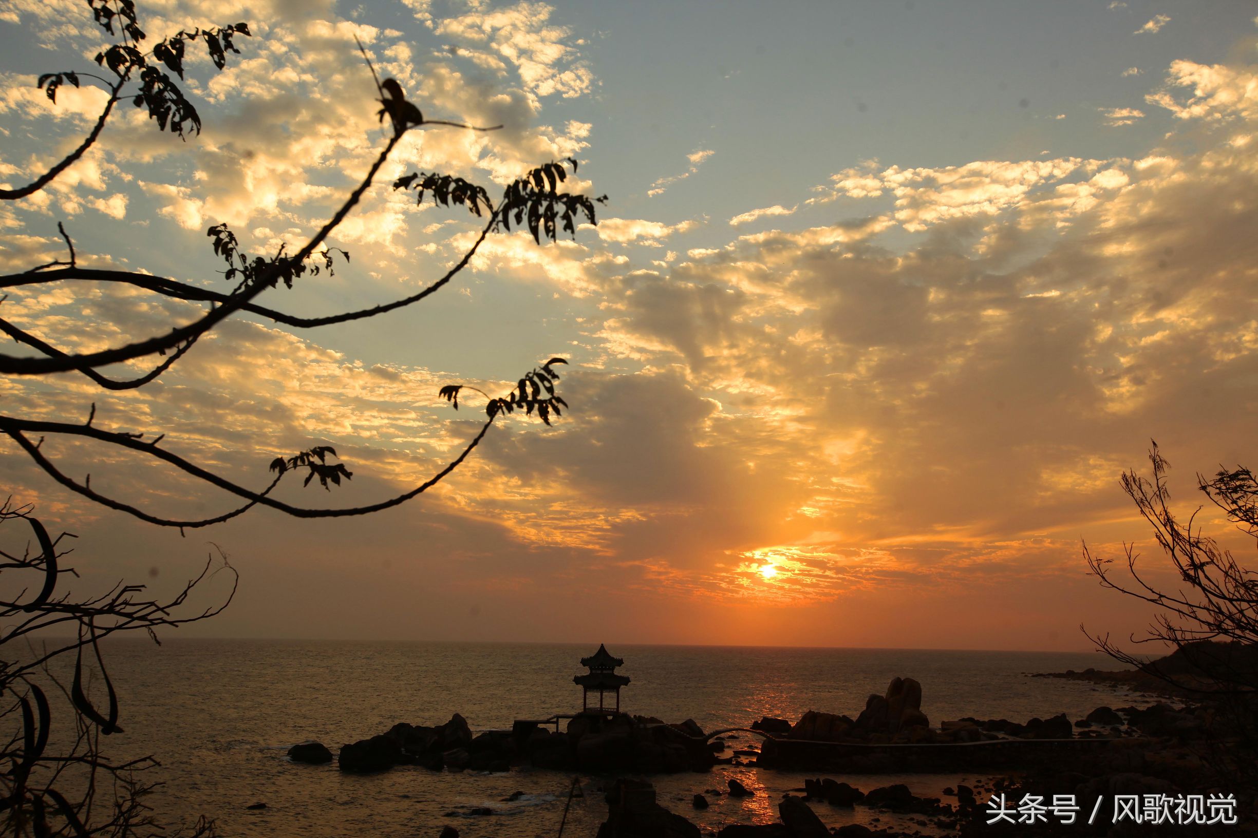 三亚的夕阳醉了,鲜为人知的小月湾夕阳美景,人间仙境