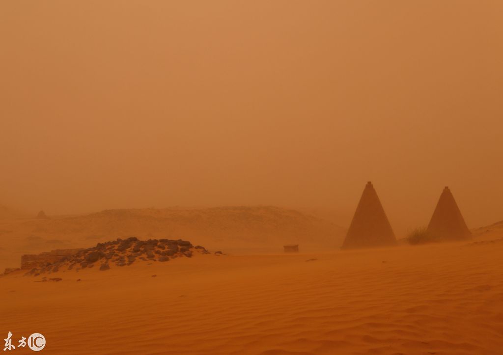 沙漠狂风图片