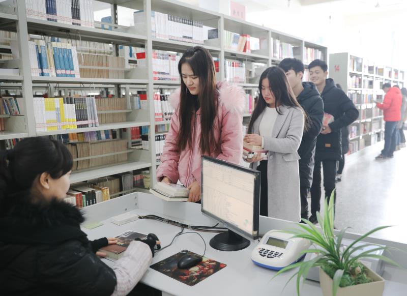 郑州科技学院学生图片